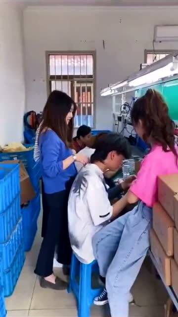 電子廠里的性別差異與課后看護服務(wù)的職業(yè)反思